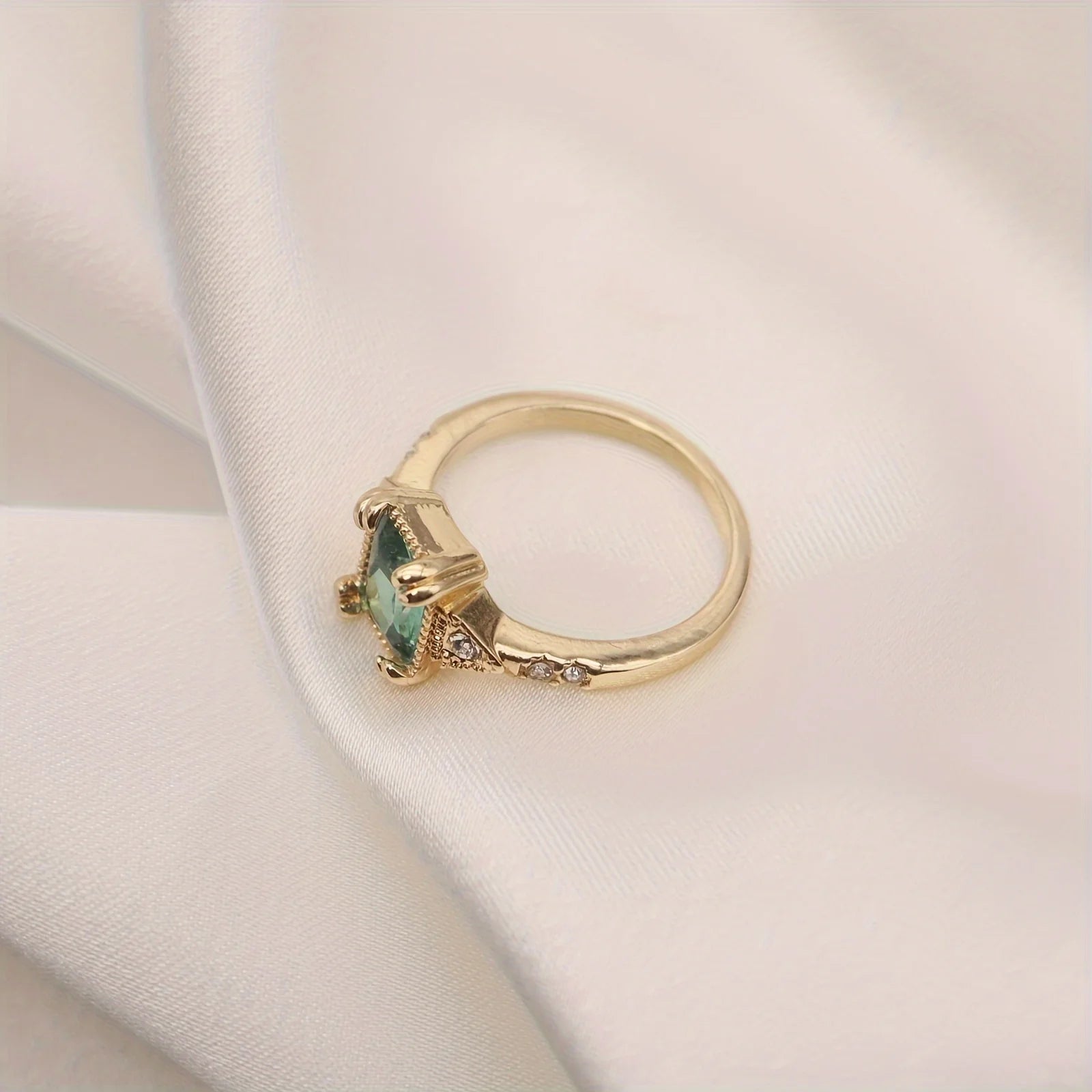 Fashion inlaid green stone ring personalized retro engagement ring female gold-plated