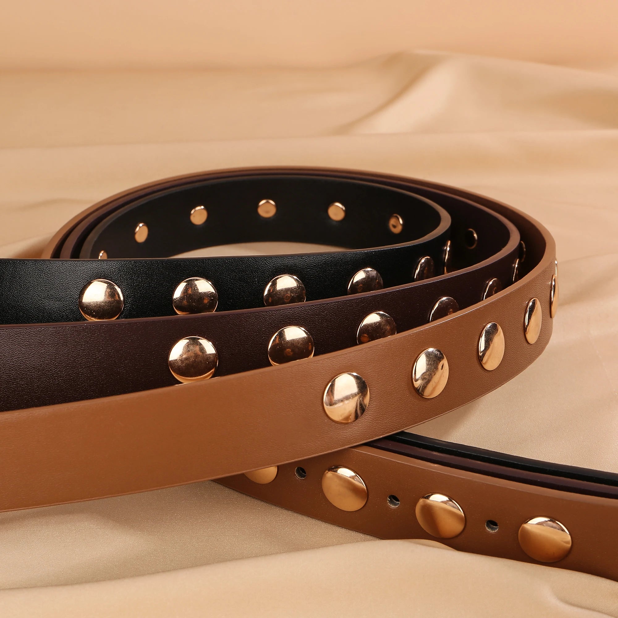 Women Studded Leather Belt Fashion Punk Style Ladies Belts for Jeans Dress Adjustable Waist Belt Rivet Decor