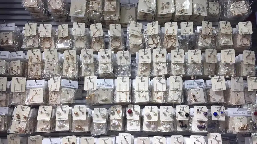 Elegant stylish gold ring