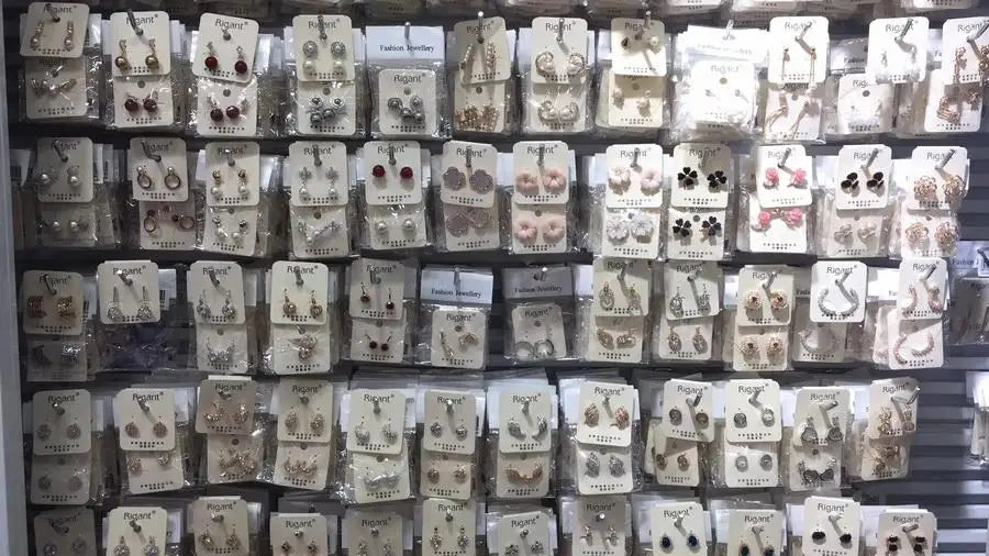 Elegant stylish gold ring