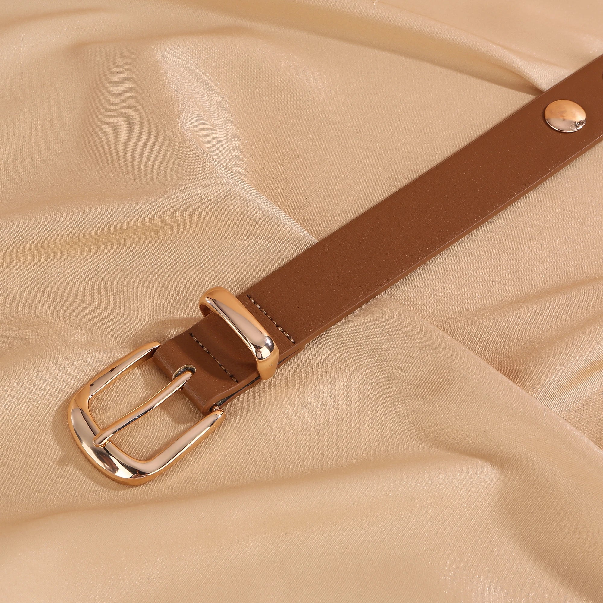 Women Studded Leather Belt Fashion Punk Style Ladies Belts for Jeans Dress Adjustable Waist Belt Rivet Decor