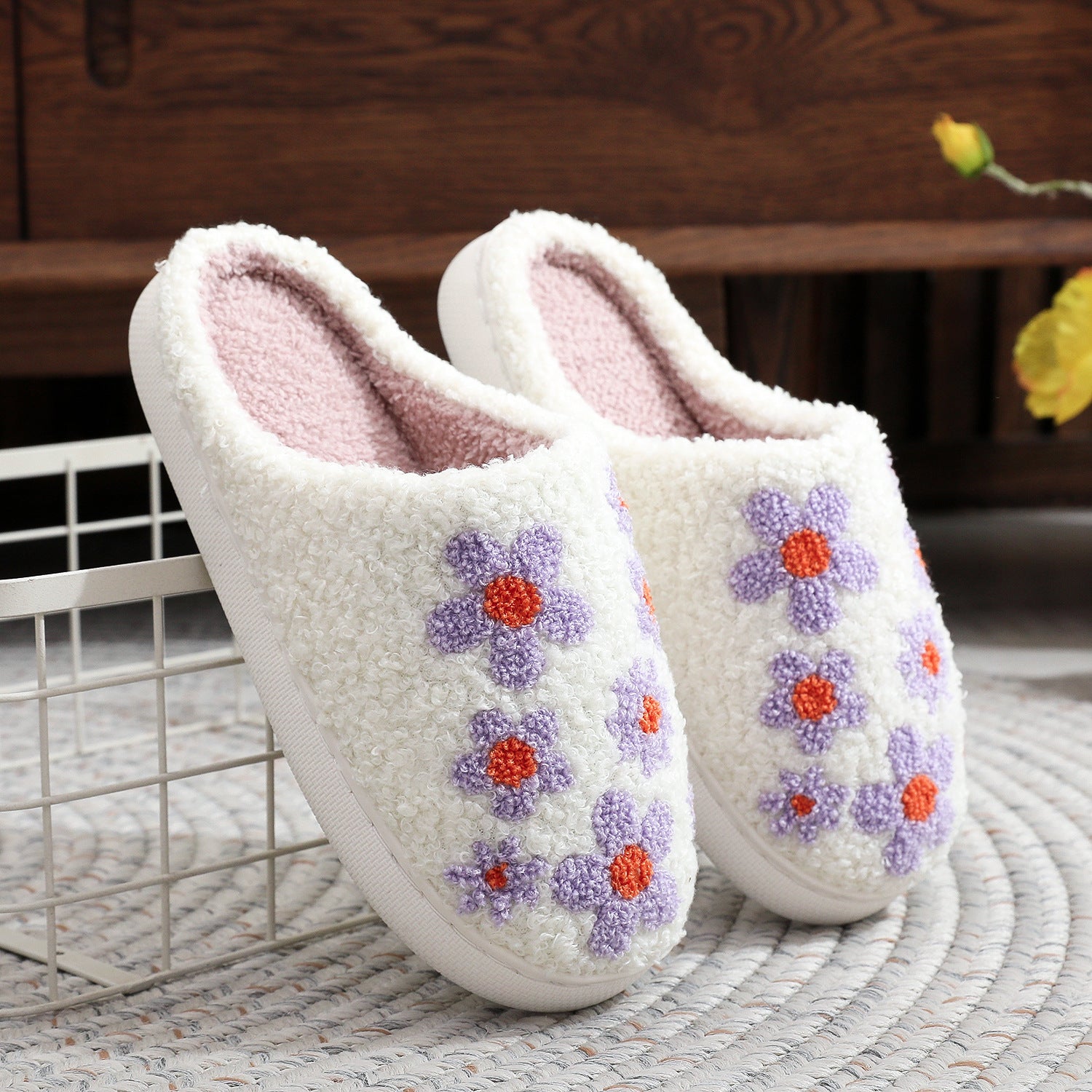 Embroidery Hibiscus Flower Woolen Slipper